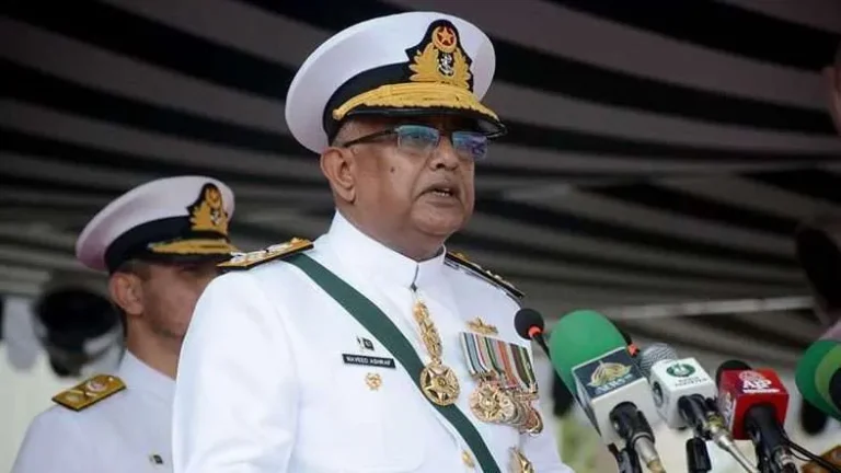 سربراہ پاک بحریہ ایڈمرل نوید اشرف نے بحریہ یونیورسٹی ہیلتھ سائنسز کیمپس کراچی میں ڈینٹل کالج اور اسپتال کی نئی عمارت کا افتتاح کیا