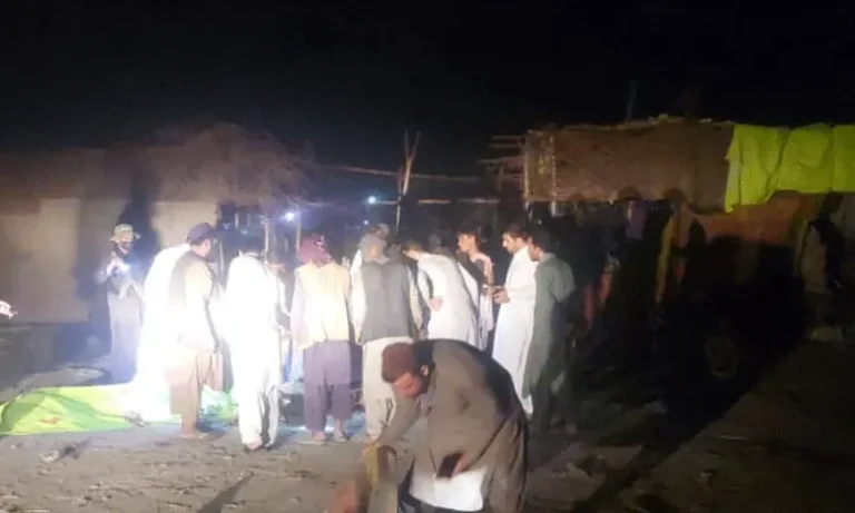 بلوچستان کے سرحدی شہر چمن میں پاکستان افغانستان سرحد کے قریب زور دار بم دھماکے میں 6 افراد جاں بحق ہوگئے