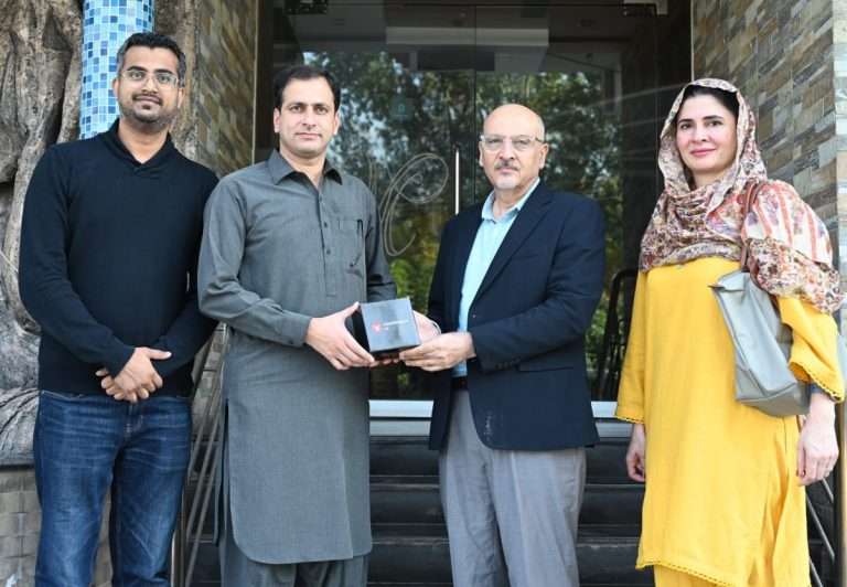 برطانوی نشریاتی ادارے انڈپینڈنٹ اْردو کے وفد کا نظامت اعلٰی تعلقات عامہ کا دورہ، ناظم تعلقات عامہ راجہ امجد حسین منہاس سے ملاقات