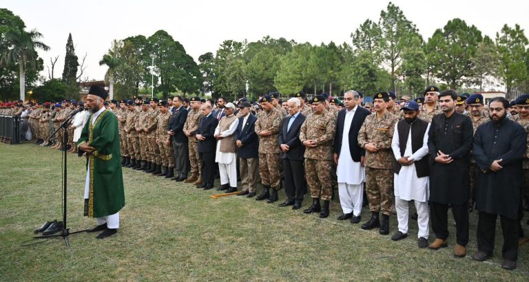 ہندوستانی پراکسی کے خلاف آپریشن میں شہید ہونے والے افسران کی نماز جنازہ، وزیراعظم اور آرمی چیف کی شرکت