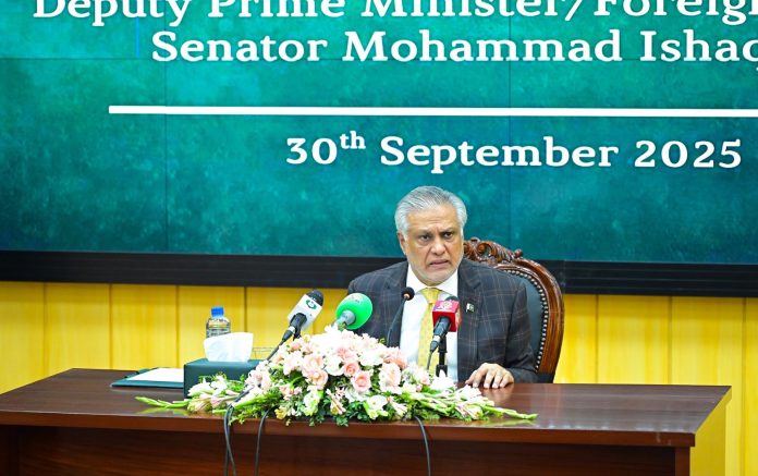 پاکستان اور مسلمان ممالک غزہ کے معاملے پر متحد ہیں، 21 نکاتی امن منصوبہ ایک بڑا سنگ میل ہے،انڈونیشیا نے غزہ میں امن کے لئے 20 ہزار اہلکار فراہم کرنے کی پیشکش کی ہے،پاکستان کی قیادت بھی جلد اپنا کردار متعین کرے گی,اسحاق ڈار