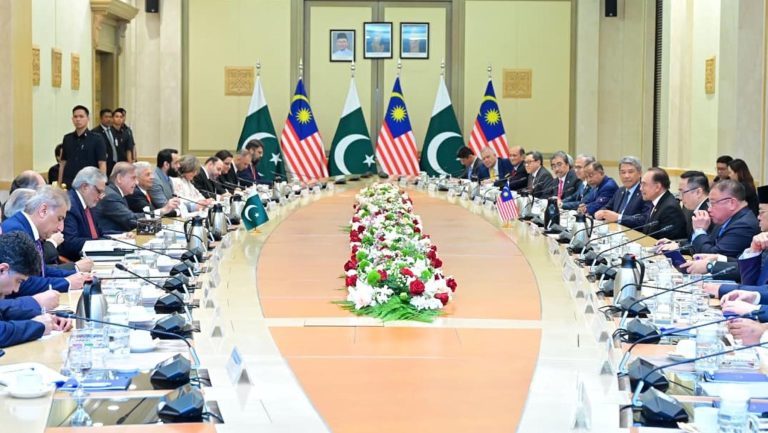 پاکستان اور ملائیشیا کے درمیان مضبوط تعلقات کو پائیدار شراکت داری میں بدلنے کے خواہاں ہیں،وزیراعظم شہباز شریف کا ’’پاکستان ملائیشیا بزنس اینڈ انوسٹمنٹ ‘‘کانفرنس سے خطاب