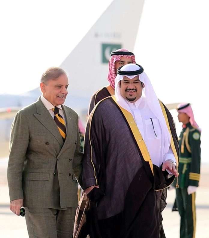 وزیر اعظم شہباز شریف نوویں فیوچر انویسٹمنٹ انیشی ایٹیو کانفرنس میں شرکت کیلئے ریاض پہنچ گئے
