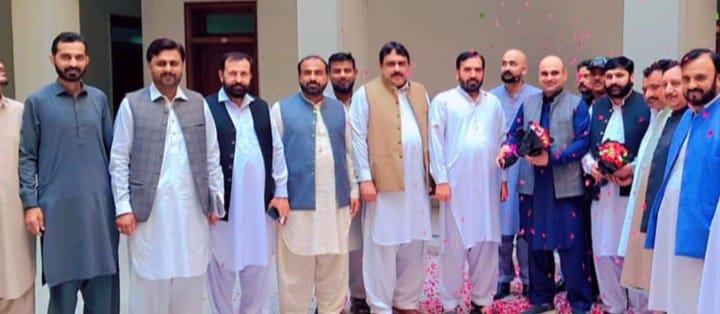 راولپنڈی تعلیمی بورڈکے چیئرمین محمد عدنان خان کی تین سالہ مدت پوری ہونے پر ایمپلائز ویلفیئر ایسوسی ایشن کی طرف سے الوداعی پارٹی کا اہتمام