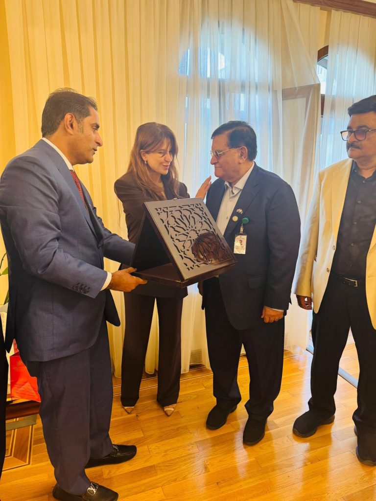 آذربائیجان صدرارتی ایڈ منسٹریشن کی ڈپٹی چیف مادام لیلا محمدووا سے آذربائیجان پاکستان جوائنٹ چیمبر آف کامرس کے صدر وقار بختاوری کی قیادت میں پاکستان کی بزنس کمیونٹی کے وفد کی ملاقات