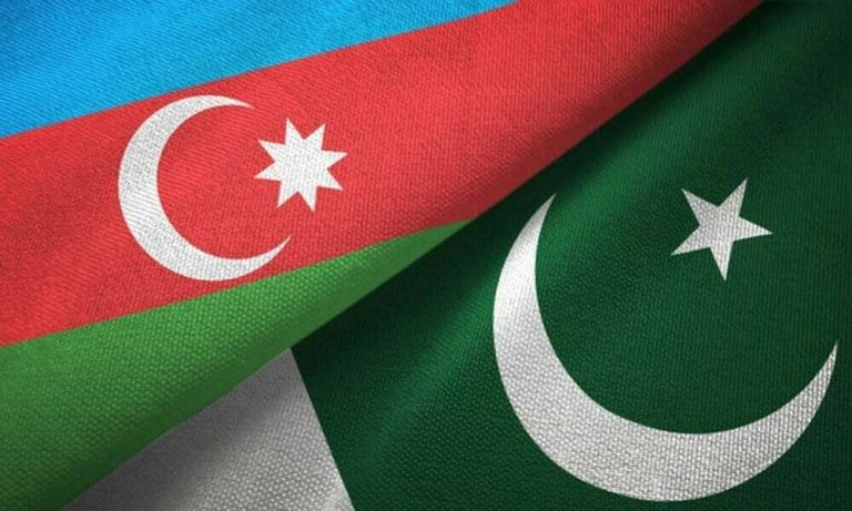 پاک فضائیہ کا دستہ جدید ترین جے ایف۔17 تھنڈر بلاک تھری لڑاکا طیاروں کے ہمراہ فضائی جنگی مشق ’’انڈس شیلڈ الفا‘‘ میں شرکت کےلئے آذربائیجان پہنچ گیا