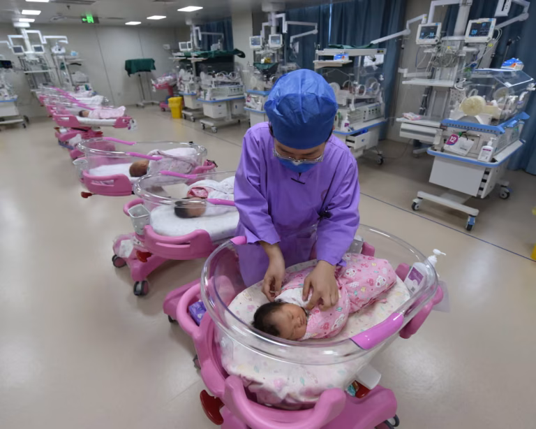 China’s Population Shrinks to 1.405 Billion as Birthrate Hits Historic Lows
