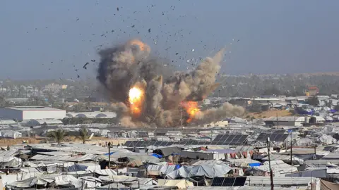 Pakistan, Muslim Allies Warn Israeli Violations Threaten Gaza Ceasefire . Photo BBC