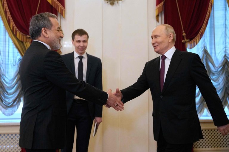 Putin Backs Iran, Pushes for Peace as Russia Offers Mediation in Middle East Crisis