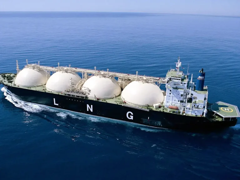 Pakistan Moves to Urgently Import LNG as Power Shortfall Deepens Amid Rising Heat