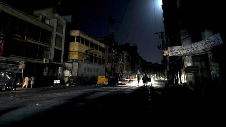 Pakistan Announces 2.25-Hour Peak-Time Power Cuts to Control Rising Electricity Costs